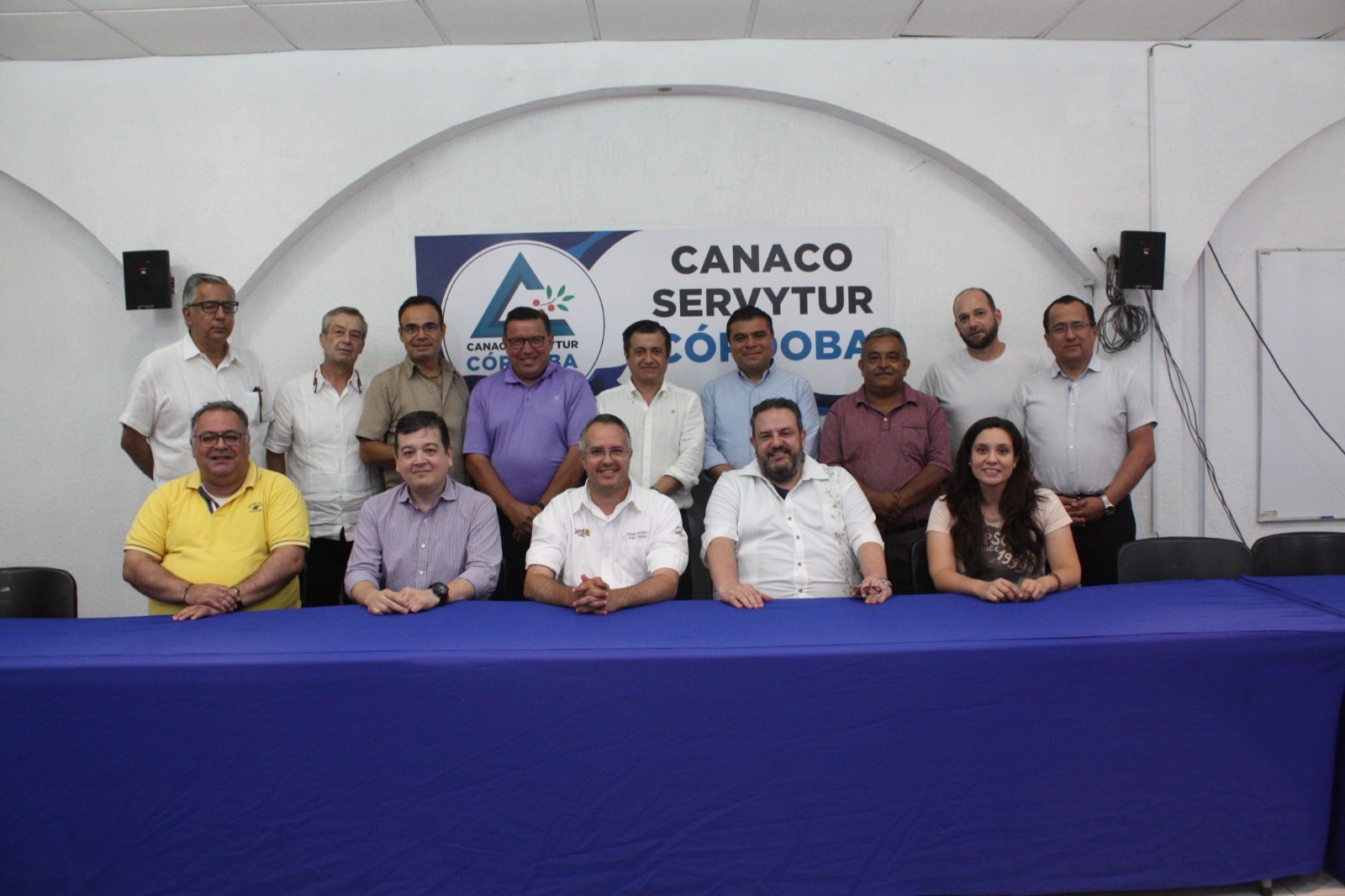 ADRIÁN PÉREZ CRODA FIRMA COMPROMISOS Y PROPUESTAS CON LA CANACO SERVITUR CÓRDOBA.