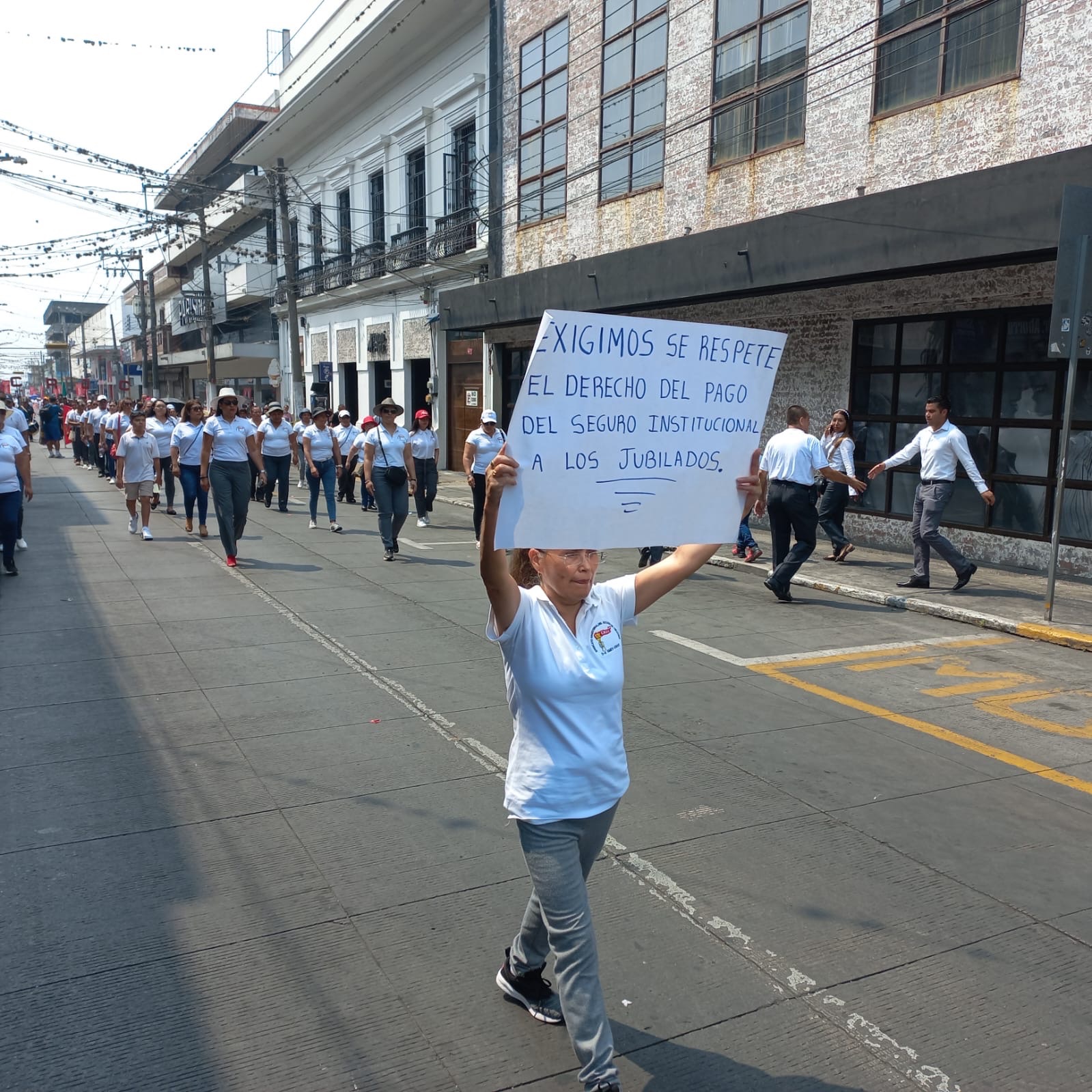 EXIGEN MAESTROS AUMENTO SALARIAL Y SEGURO INSTITUCIONAL