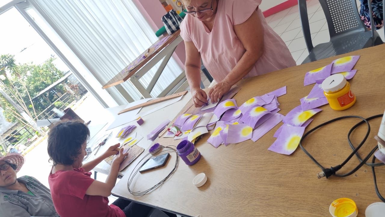 OFRECE DIF DE FORTÍN TALLER “FLORES DE FOAMI”