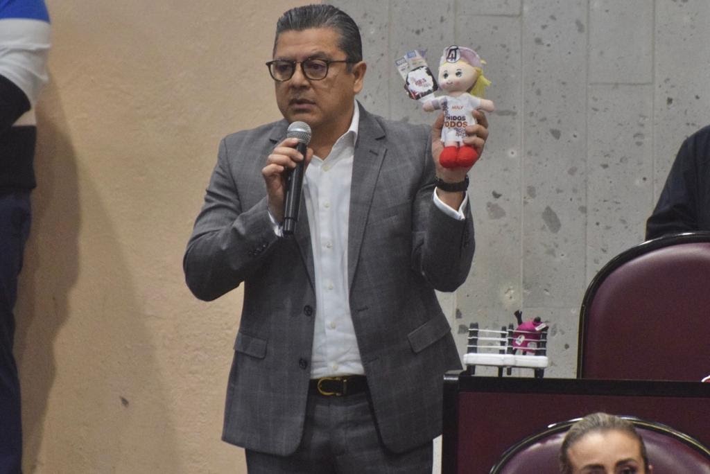 Marlon Ramírez resultó ser el Papá de «Araly N», experto en desvío de recursos públicos.