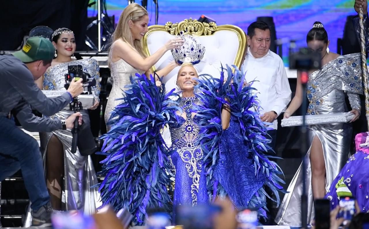 Coronan a Yuri como Reina de la Alegría del Carnaval de Veracruz 2024
