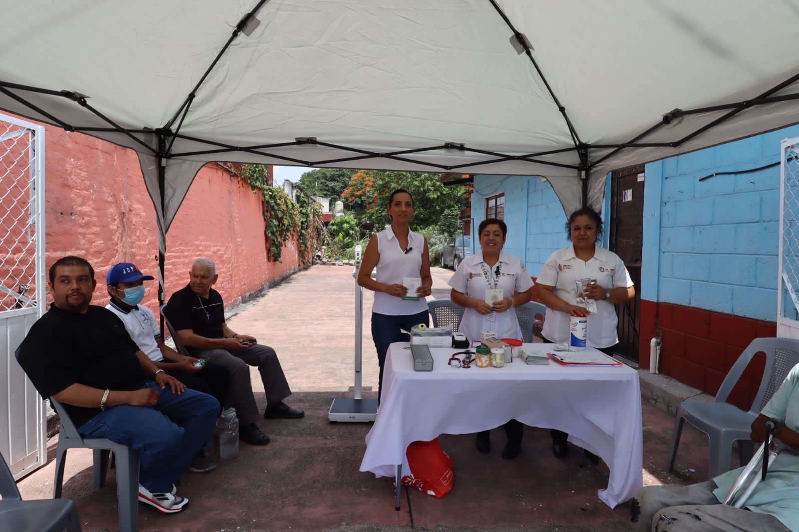 Lleva DIF y Centro de Salud jornada de salud a colonia Melesio Portillo