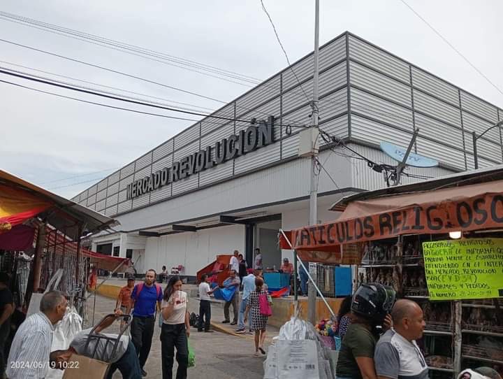 CLAUSURAN LOCALES DEL MERCADO REVOLUCIÓN POR FALTA DE PAGO