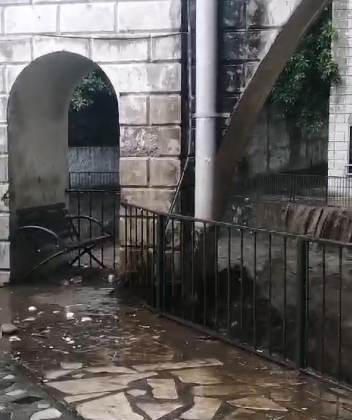 A PUNTO DE DESBORDARSE PASEO DEL RÍO EN ORIZABA