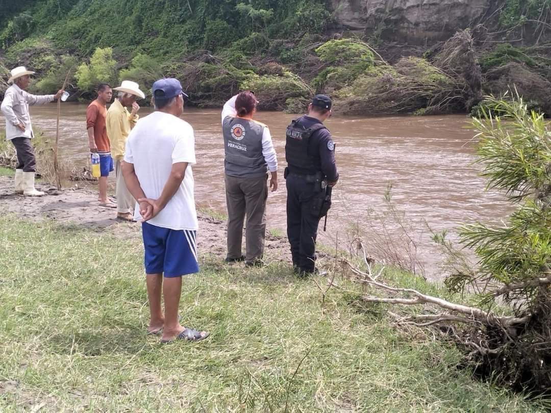 BUSCAN CUERPO DE MENOR AHOGADO EN EL RÍO COTAXTLA