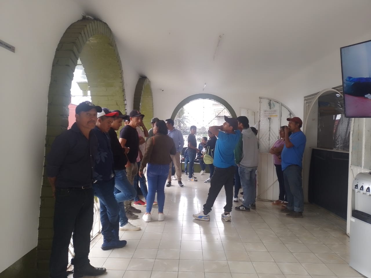 Ante la falta de acuerdos amenazan con tomar el palacio municipal de Ixhuatlán del Café