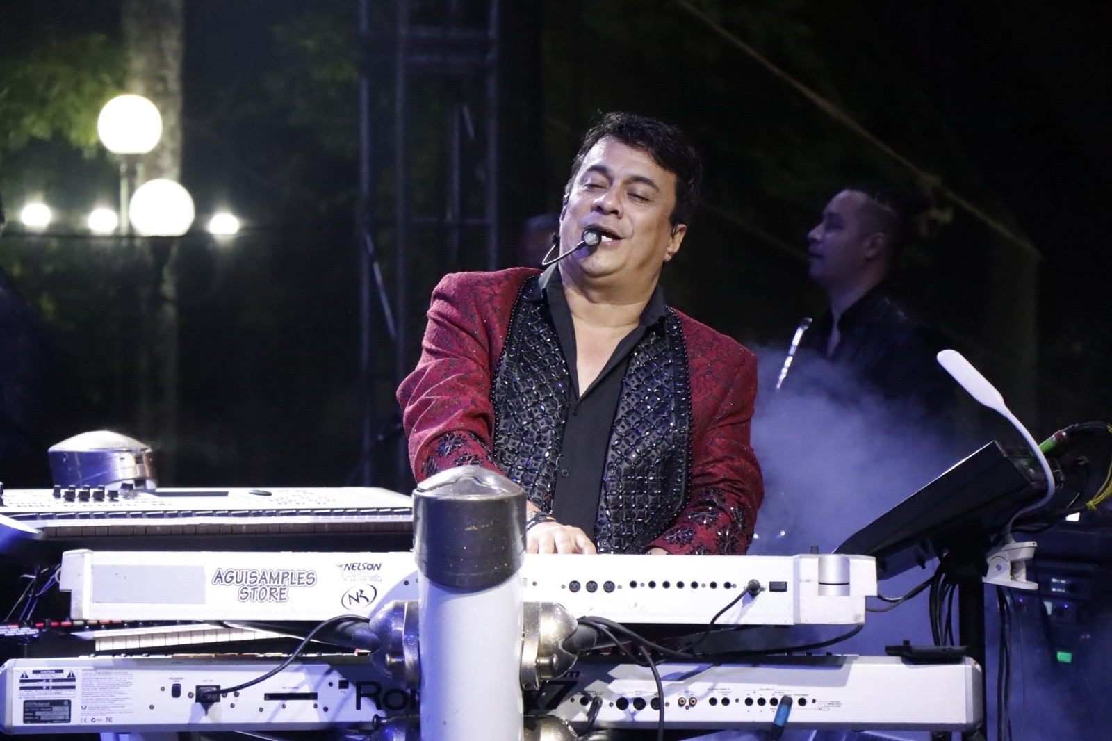 Pone a bailar a miles Nelson Kanzela