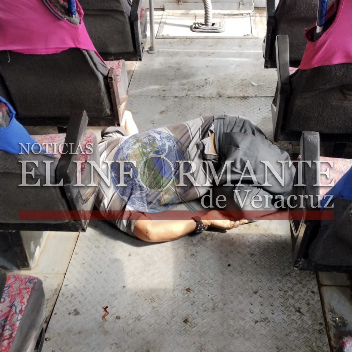 CONFIRMAN MUERTE DE MASCULINO AL CAER AUTOBÚS AL RÍO BLANCO