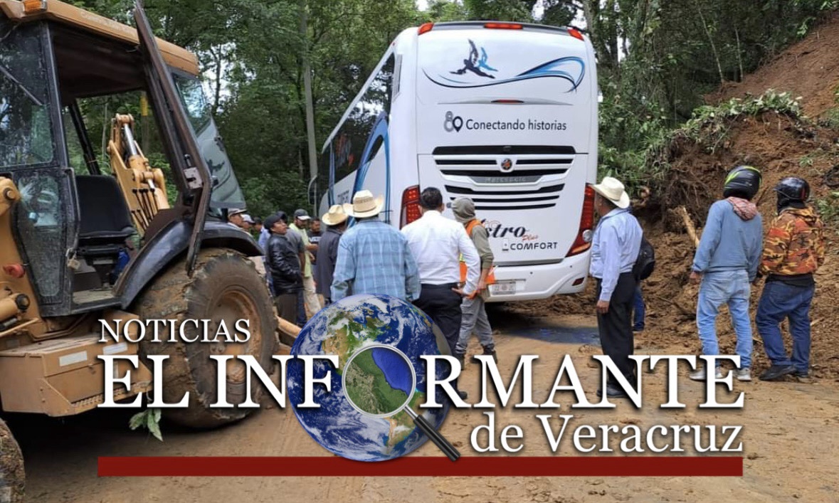 IMPRUDENTE CONDUCTOR SE QUEDA ATORADO EN DERRUMBE