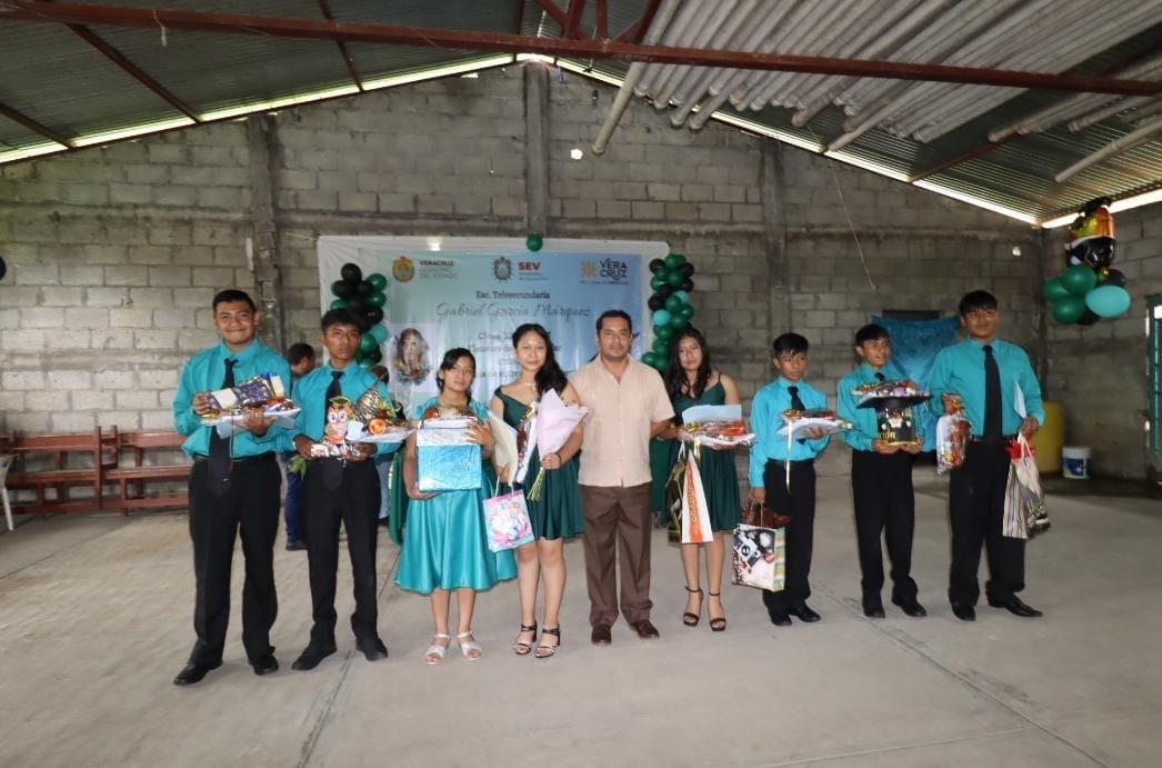 Celebra fin de cursos escuela Telesecundaria Gabriel García Márquez de Coapichapan