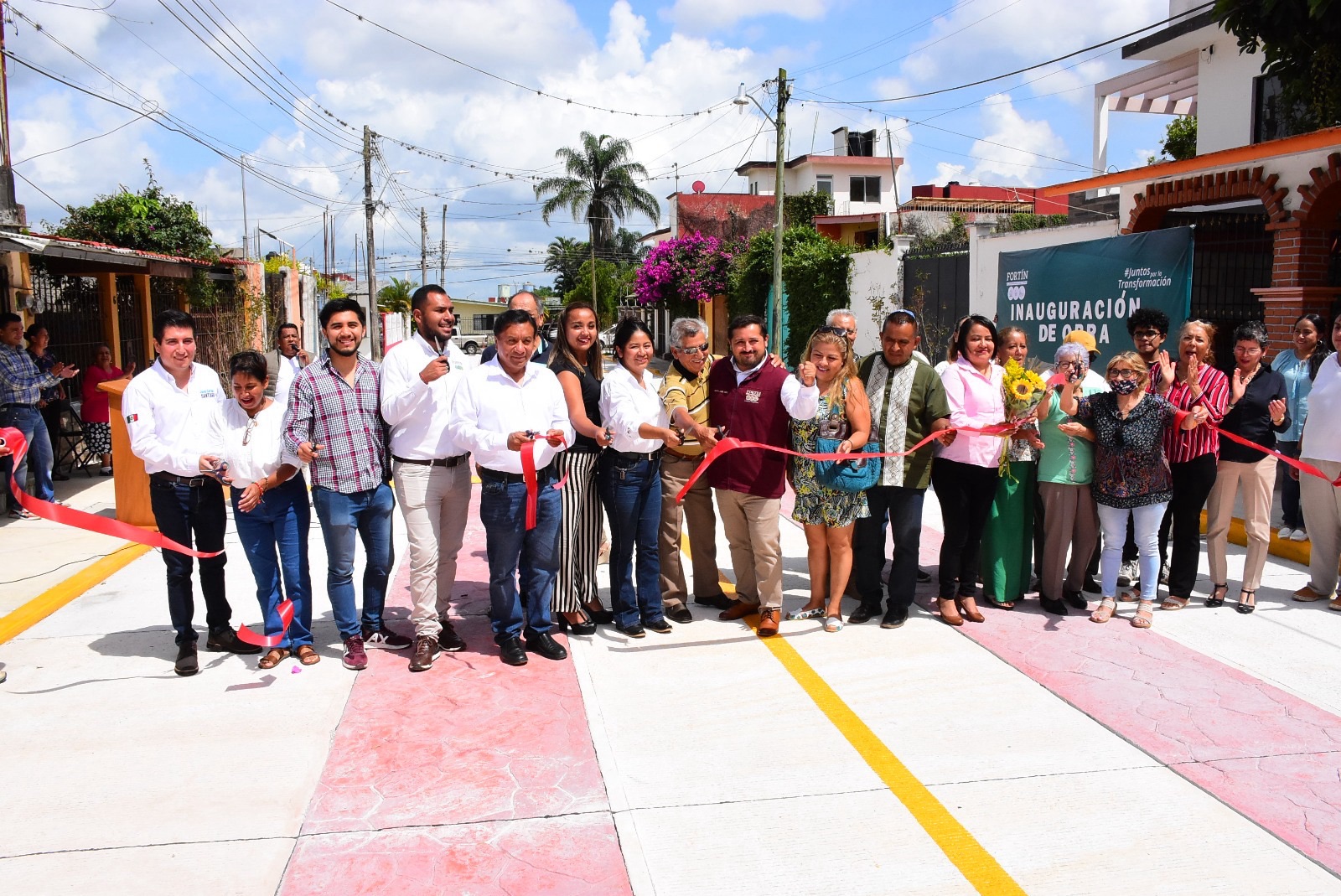 Reconocen y agradecen vecinos del Fraccionamiento Los Pinos proyecto de la Transformación