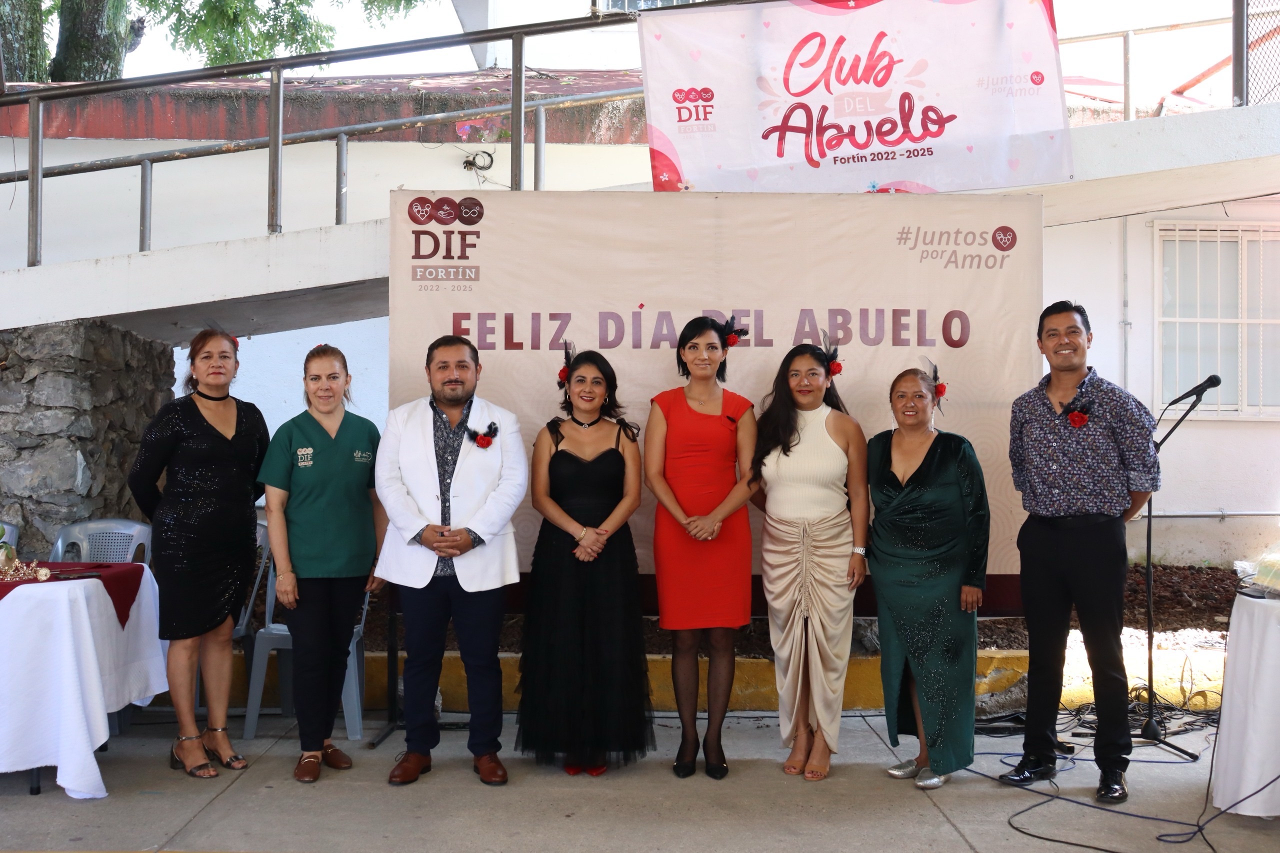 Encabeza presidenta del DIF Municipal festejo del Día del Adulto Mayor
