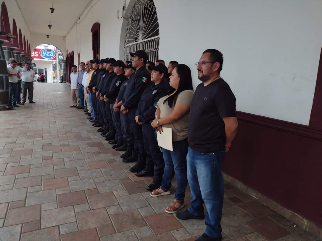 SIN ARMAS Y EQUIPO TÁCTICO REGRESA POLICÍA MUNICIPAL DE AMATLÁN