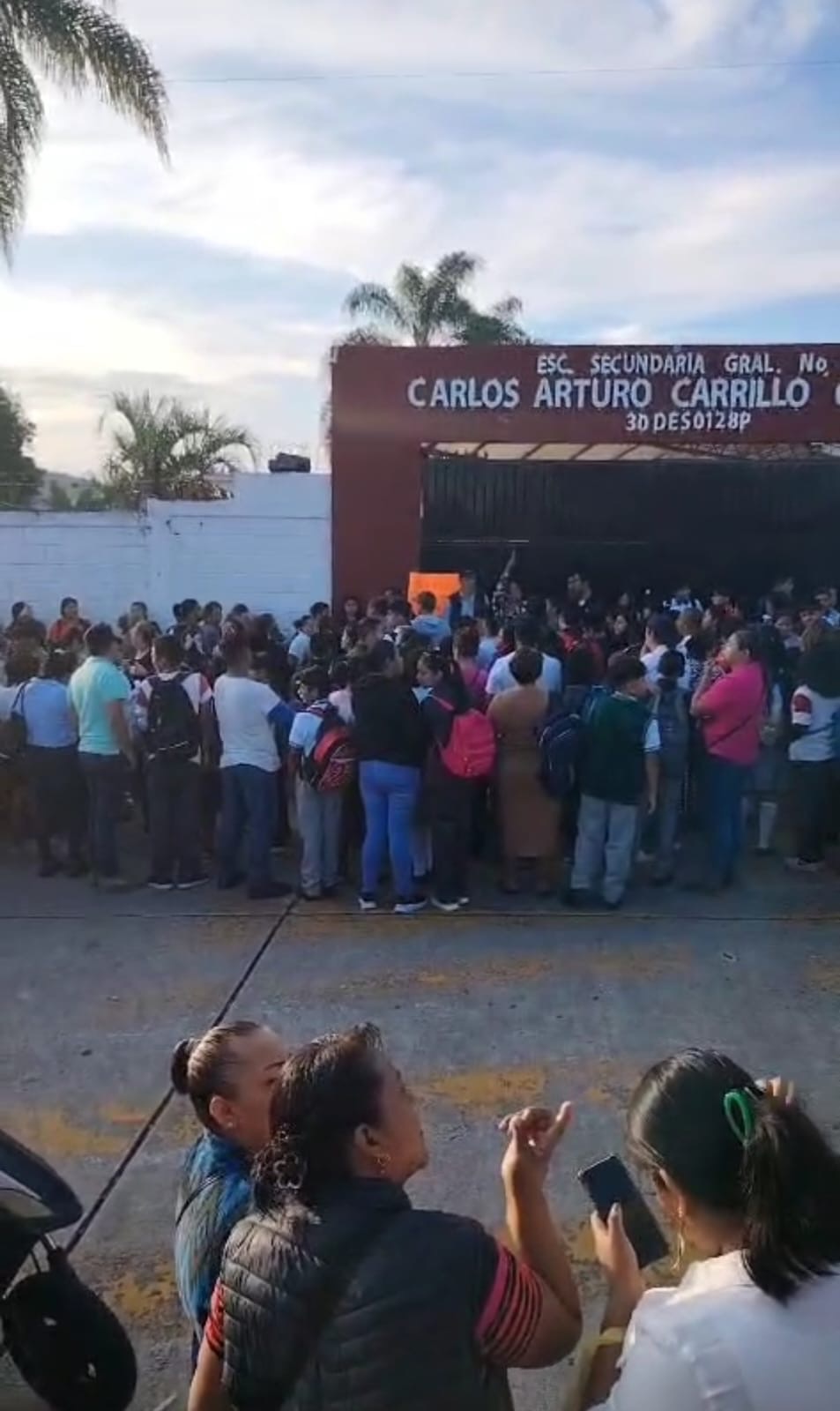 PROTESTAS DESNUDAN INOPERATIVIDAD EN LA SEV