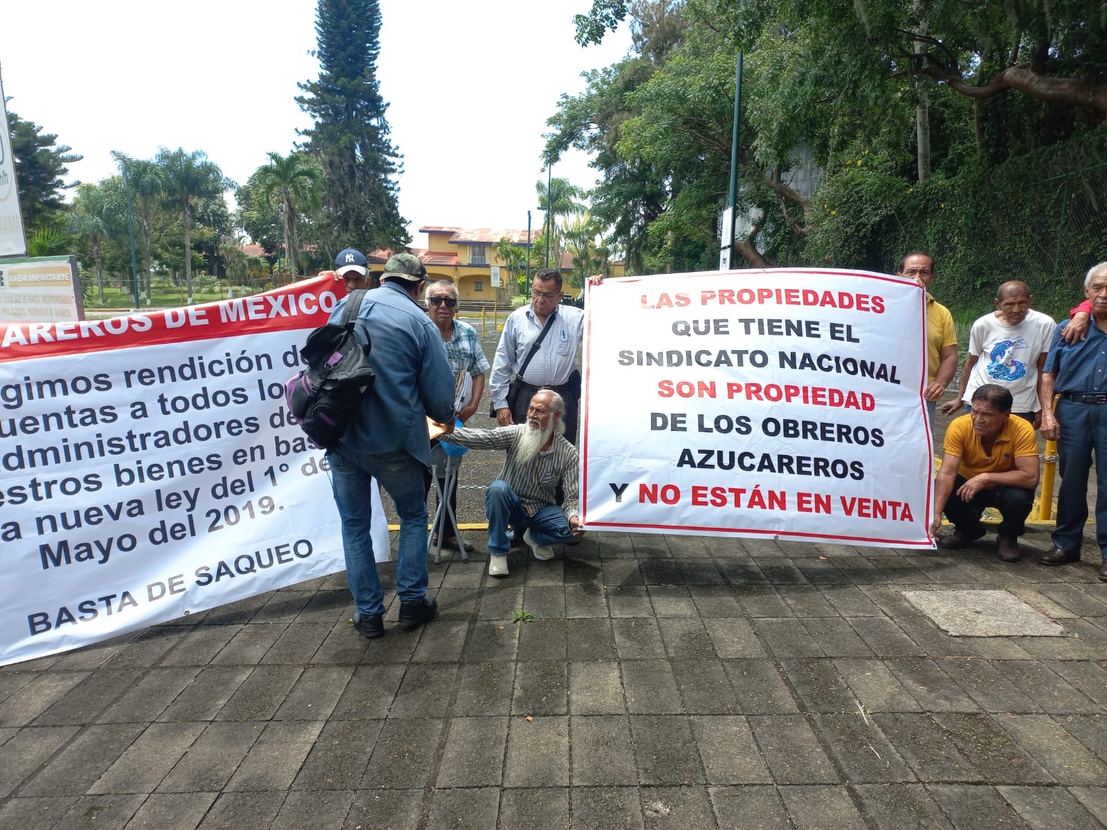 EXIGEN JUBILADOS DETENGAN VENTA INDEBIDA DE BIENES AZUCAREROS