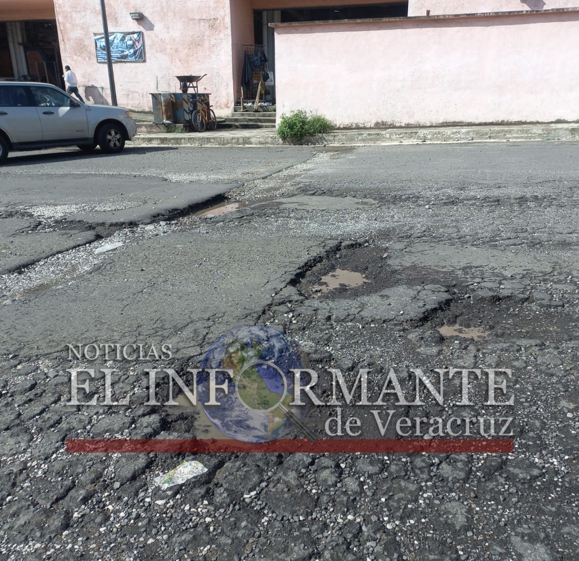 CIUDADANOS «CONVIERTEN» BACHES EN JARDINERAS