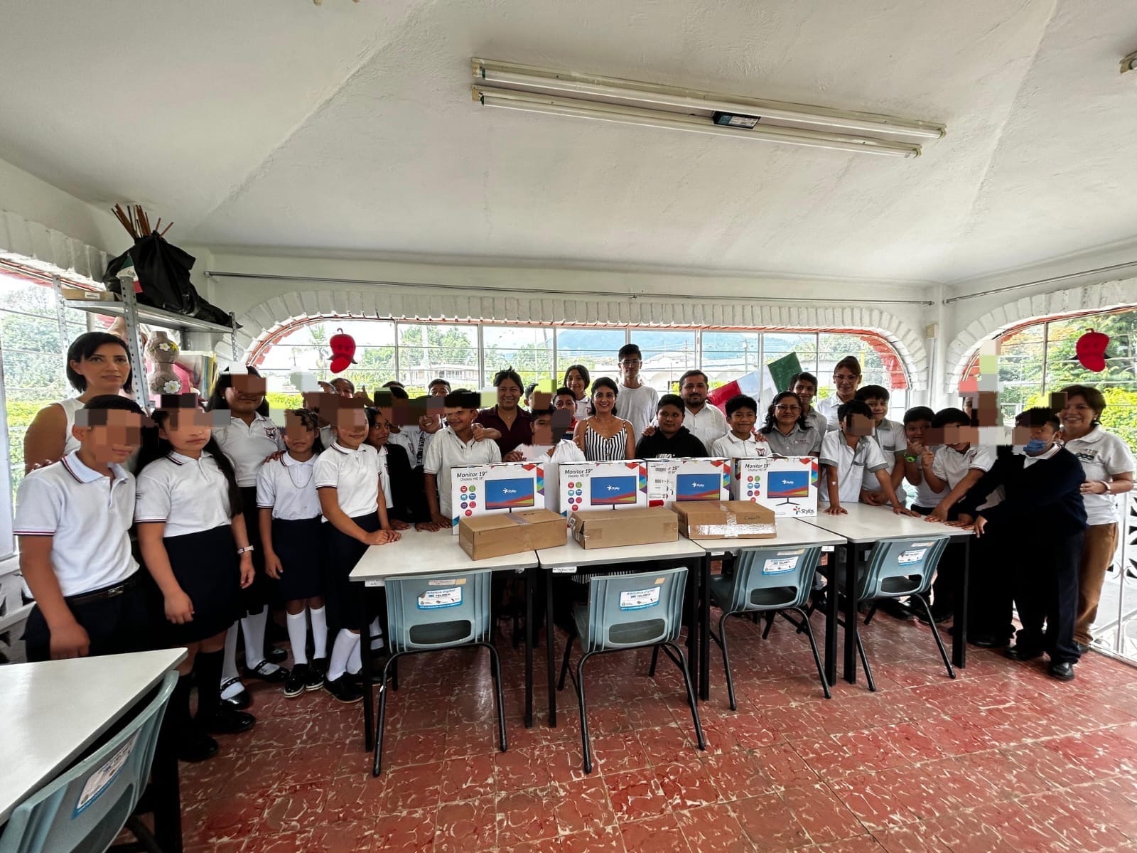 Equipan autoridades biblioteca en Santa Lucía