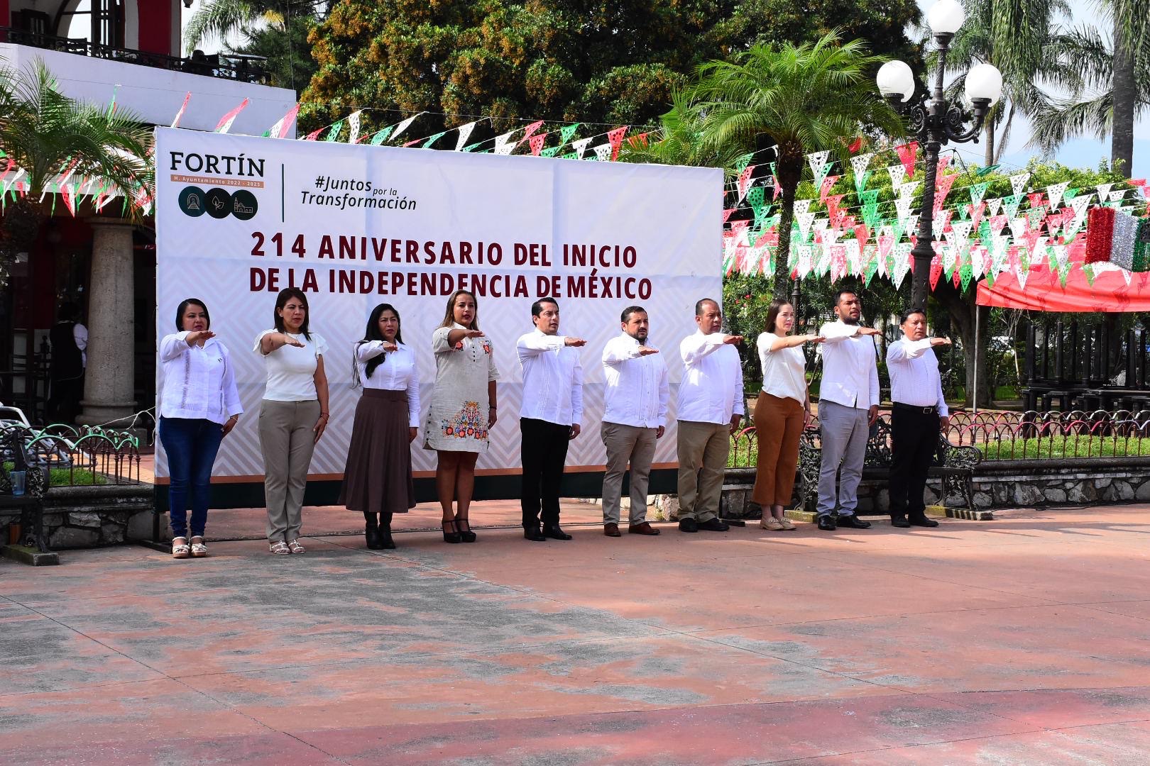 Realizan autoridades Acto cívico y Desfile en Conmemoración al 214 aniversario del inicio de la Independencia de México
