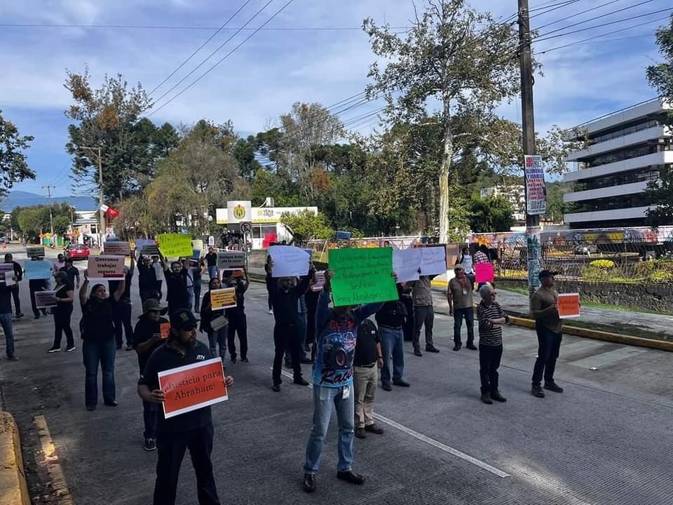 PROTESTAN TRABAJADORES DE RTV POR MUERTE DE SU COMPAÑERO