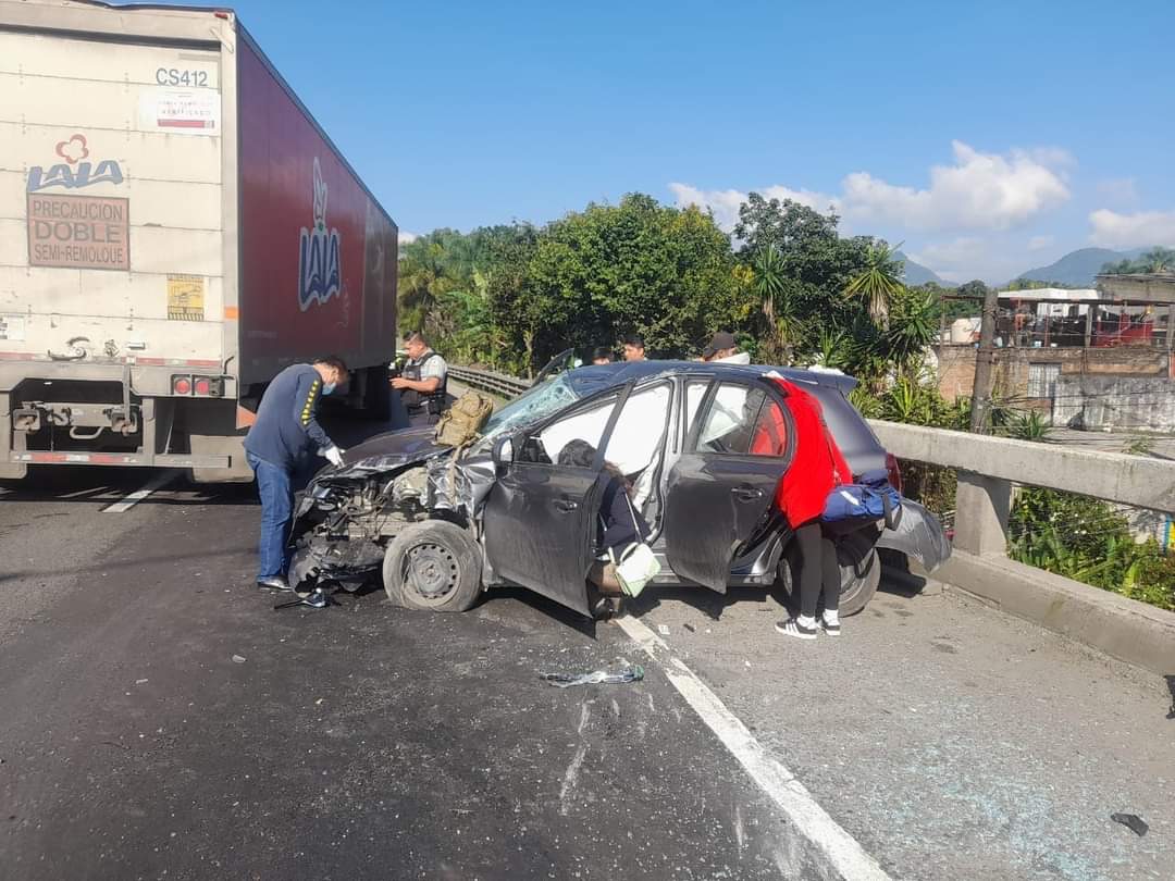 DOS LESIONADOS AL CHOCAR EN LA AUTOPISTA 150D
