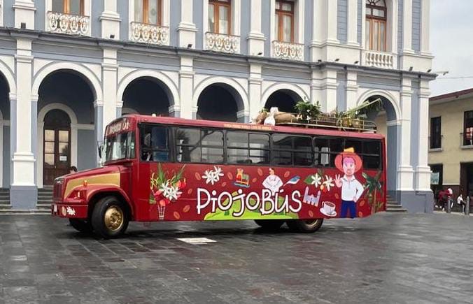 JUAN TRESS PONE EN MARCHA AUTOBÚS Y VIOLA LEY DE TRÁNSITO