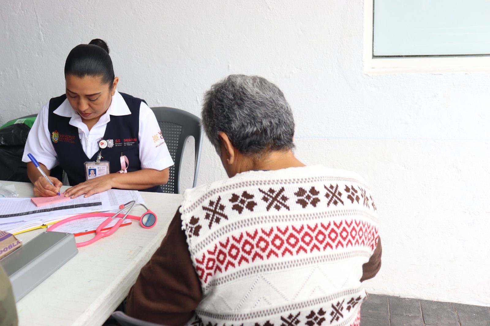 Realiza DIF jornada de salud por el día Internacional de lucha contra el Cáncer de Mama