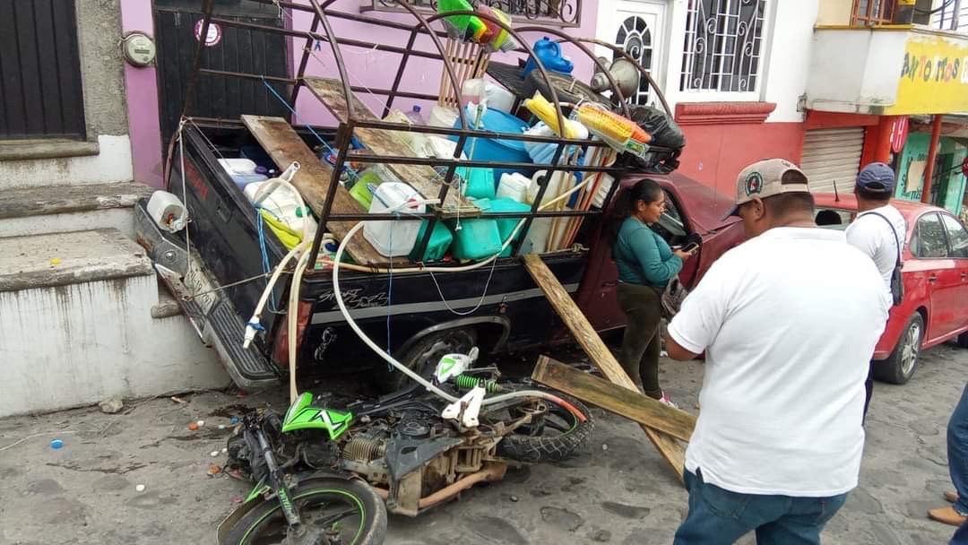 SE QUEDA SIN FRENOS Y ATROPELLA A TRANSEÚNTES