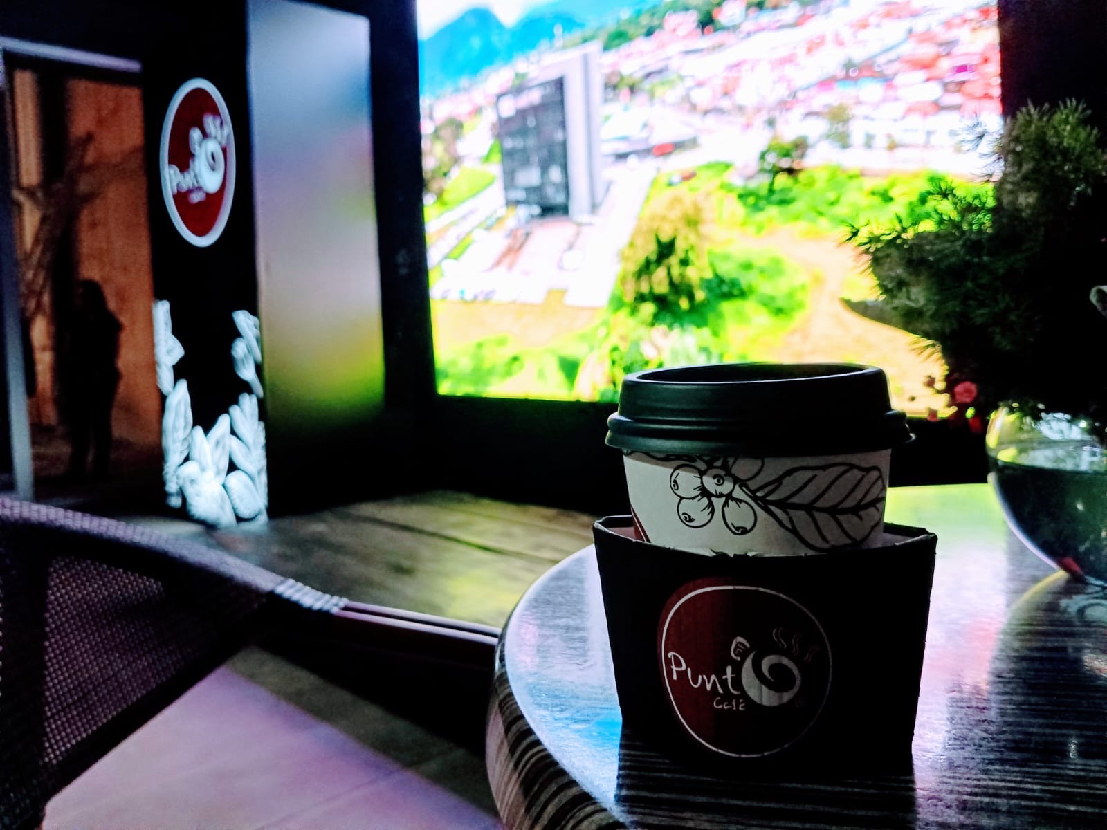 CON FRANQUICIAS BUSCAN POSICIONAR CAFÉ DE LAS ALTAS MONTAÑAS