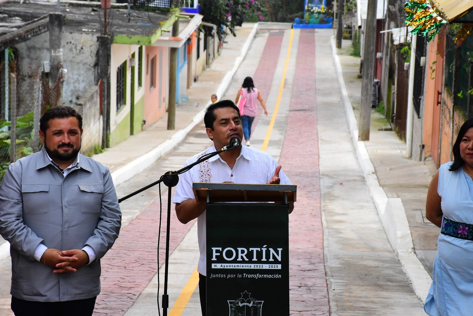 Entrega Presidente Municipal obras en Tlacotengo y Colonia San José
