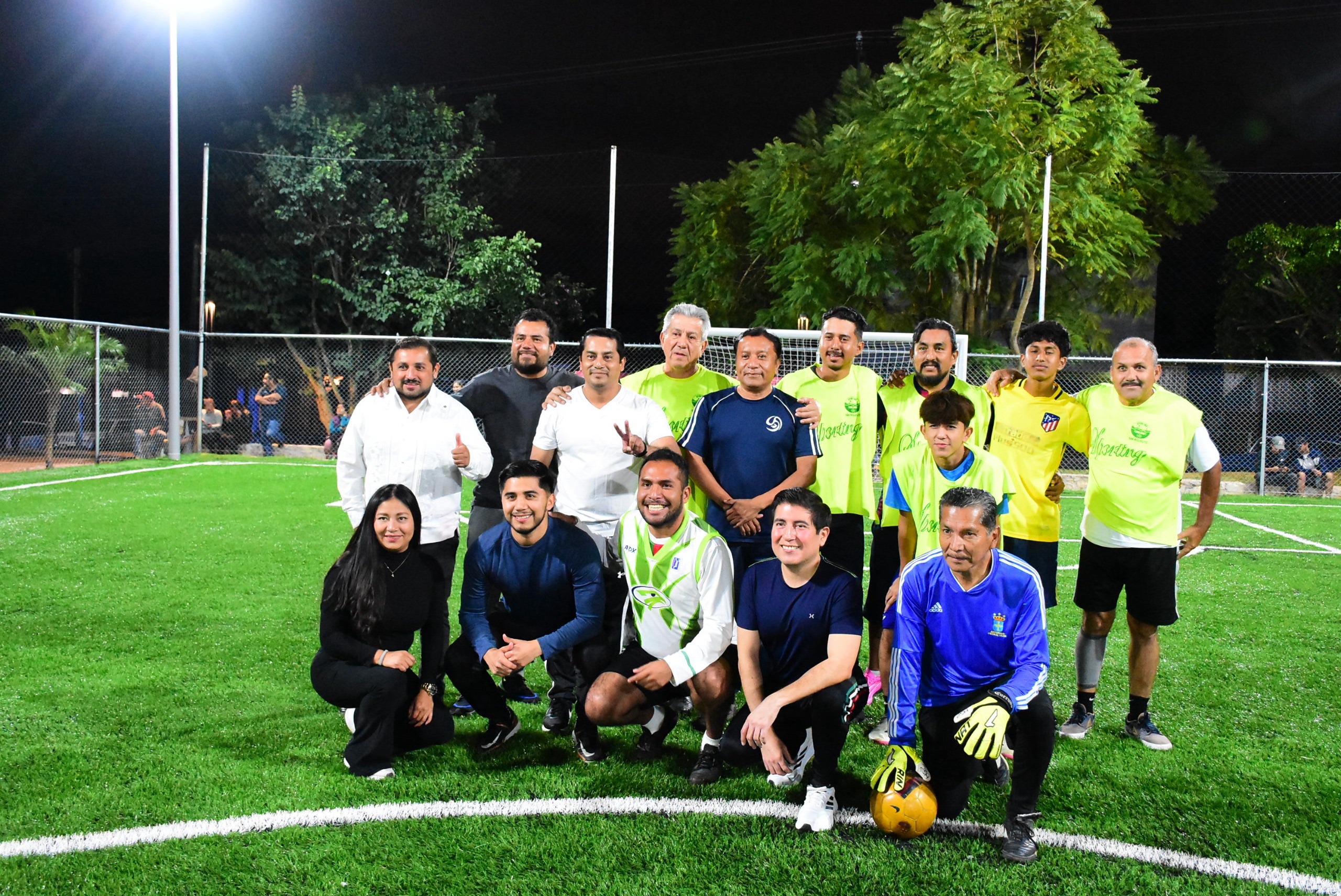 Entrega presidente municipal Gerardo Rosales Victoria Unidad Deportiva en San Marcial