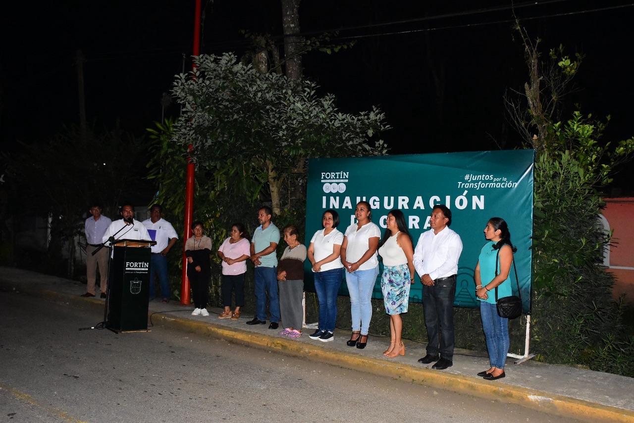 Tiene Coapichapan alumbrado público