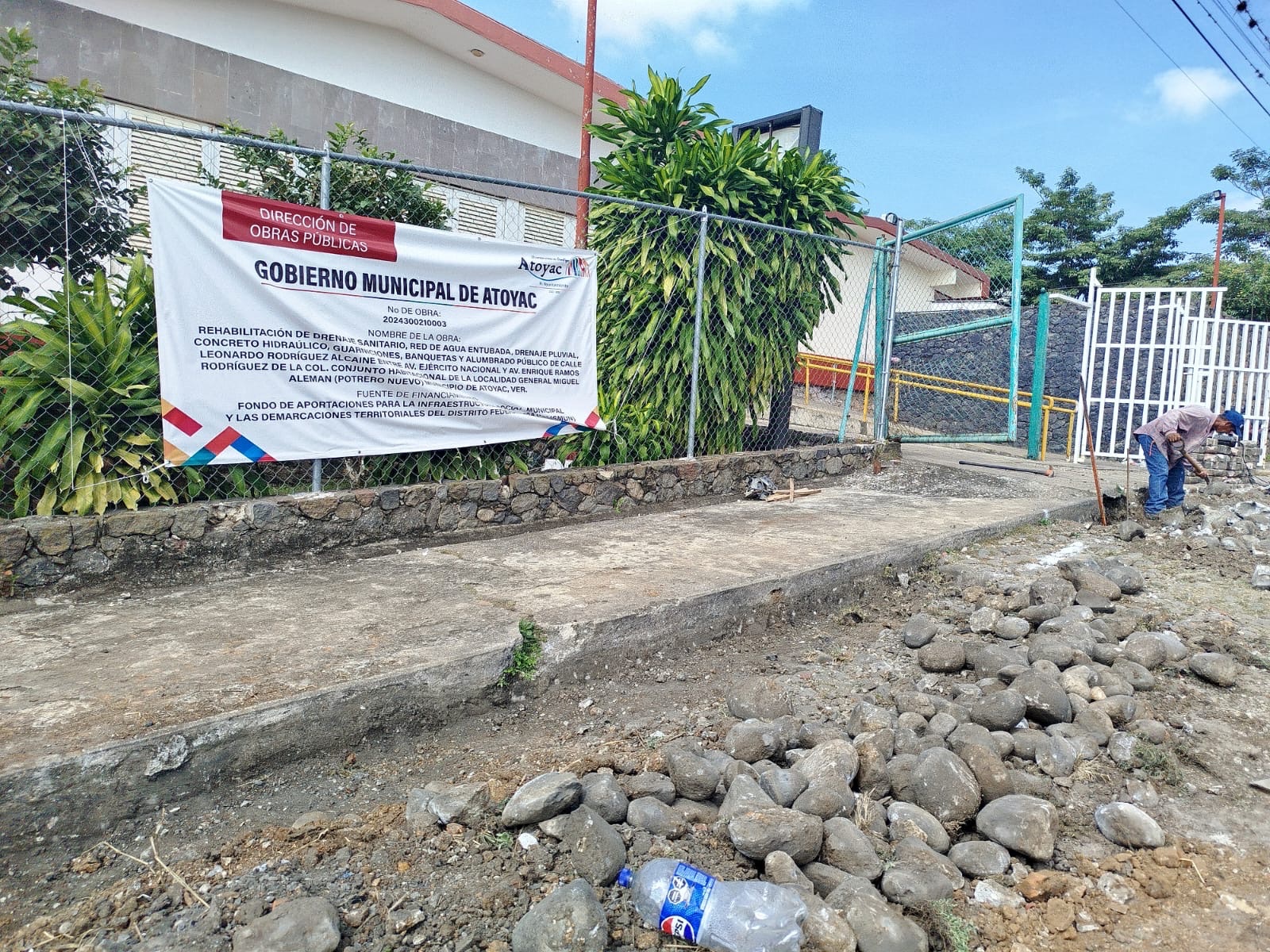 AMENZAN MATERIALISTAS CON PARAR OBRAS EN ATOYAC