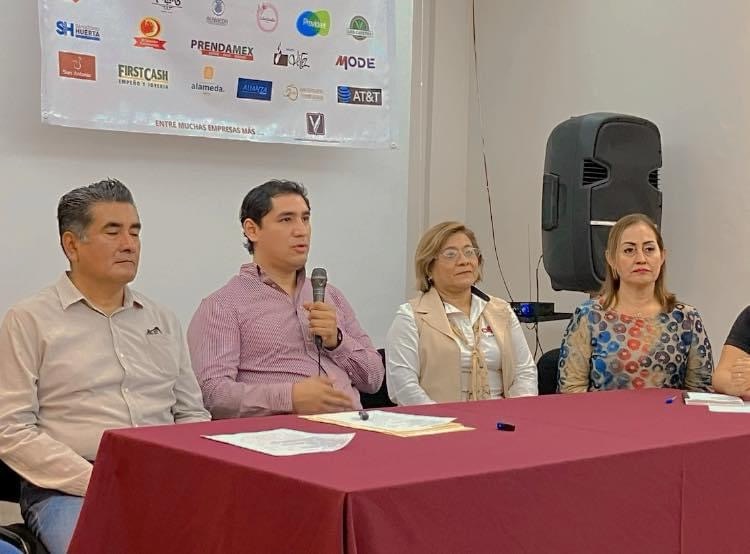MÉDICO DEL IMSS SIN PEDIR PERMISO PARA HACER CAMPAÑA POLÍTICA