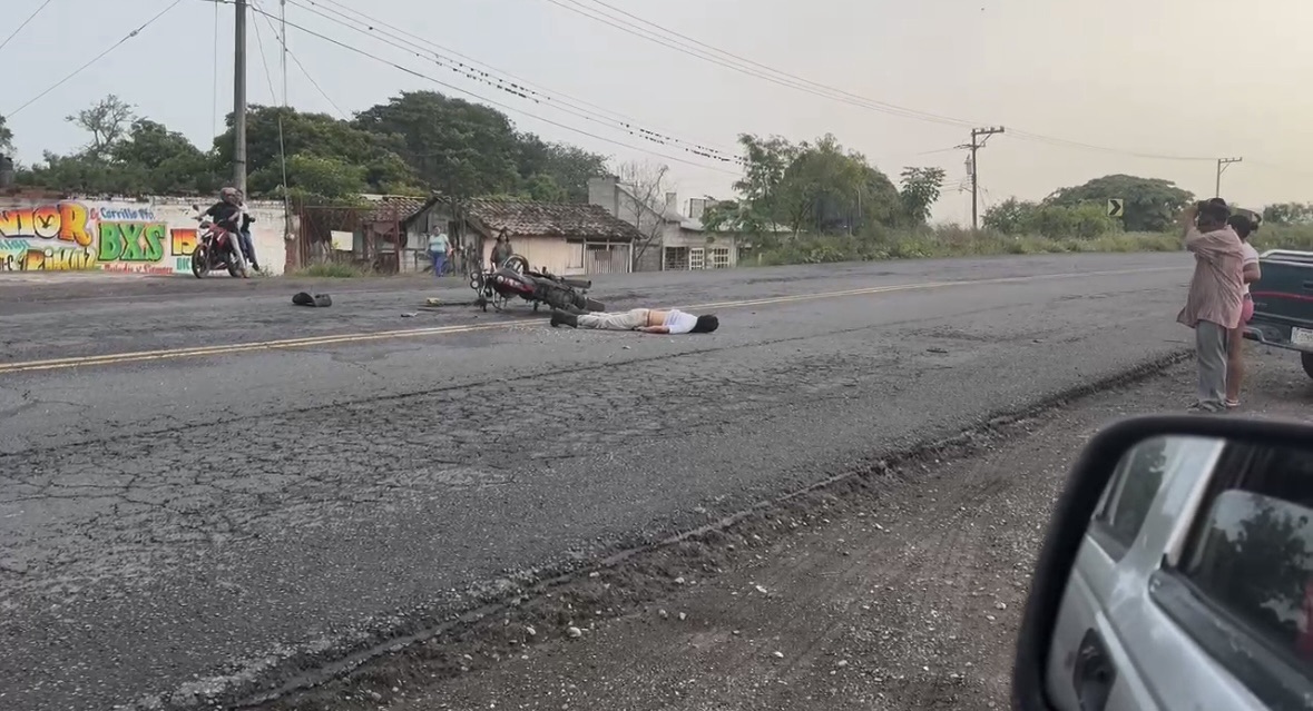 GRAVE MOTOCICLISTA AL CHOCAR CON CAMIONETA