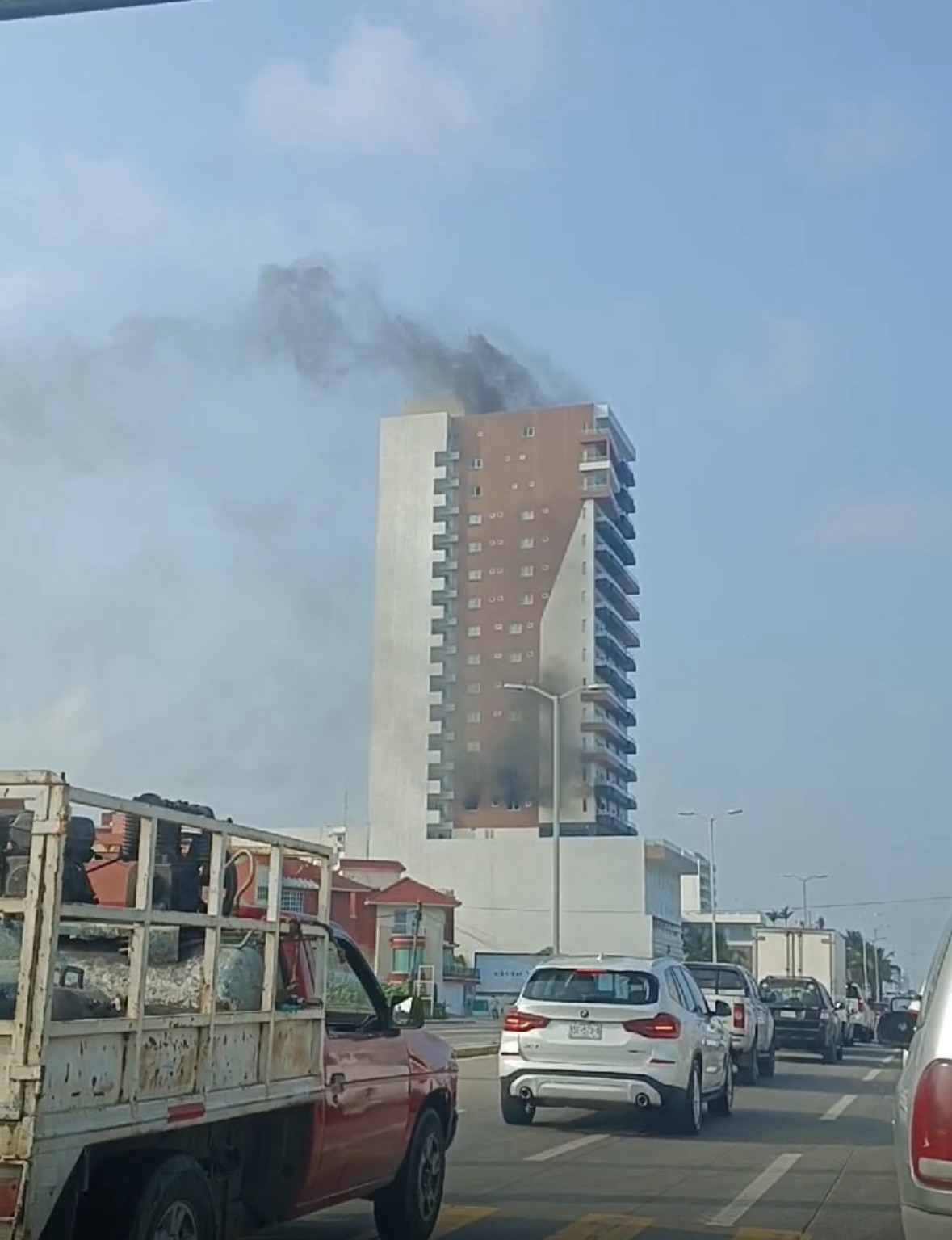 Explosión en Torre Departamental, no hubo lesionados, solo daños materiales