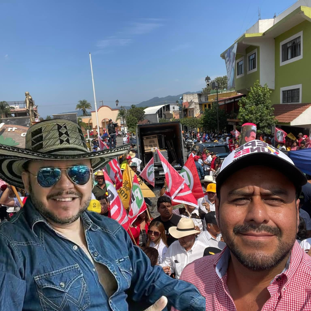 ENRIQUE RUSTRIÁN BUSCA PERSONAJES OSCUROS PARA CANDIDATEARSE