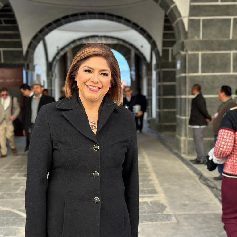 EXDIPUTADA «DORMILONA» ES NOMBRADA SUBDIRECTORA DE SUPERVISIÓN ESCOLAR