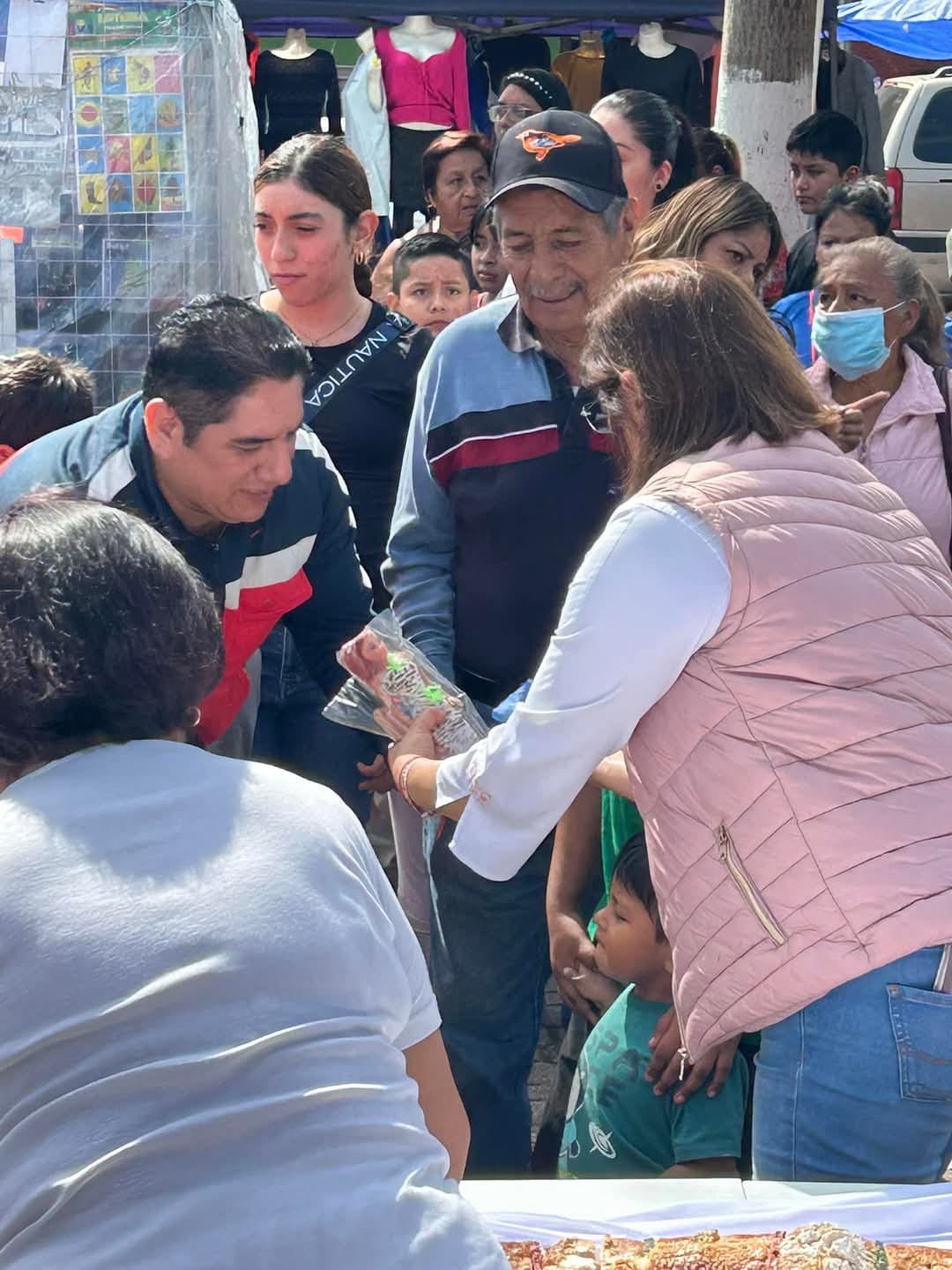 CON JUGUETES DE 10 PRETENDE LULÚ JUÁREZ GANAR ADEPTOS