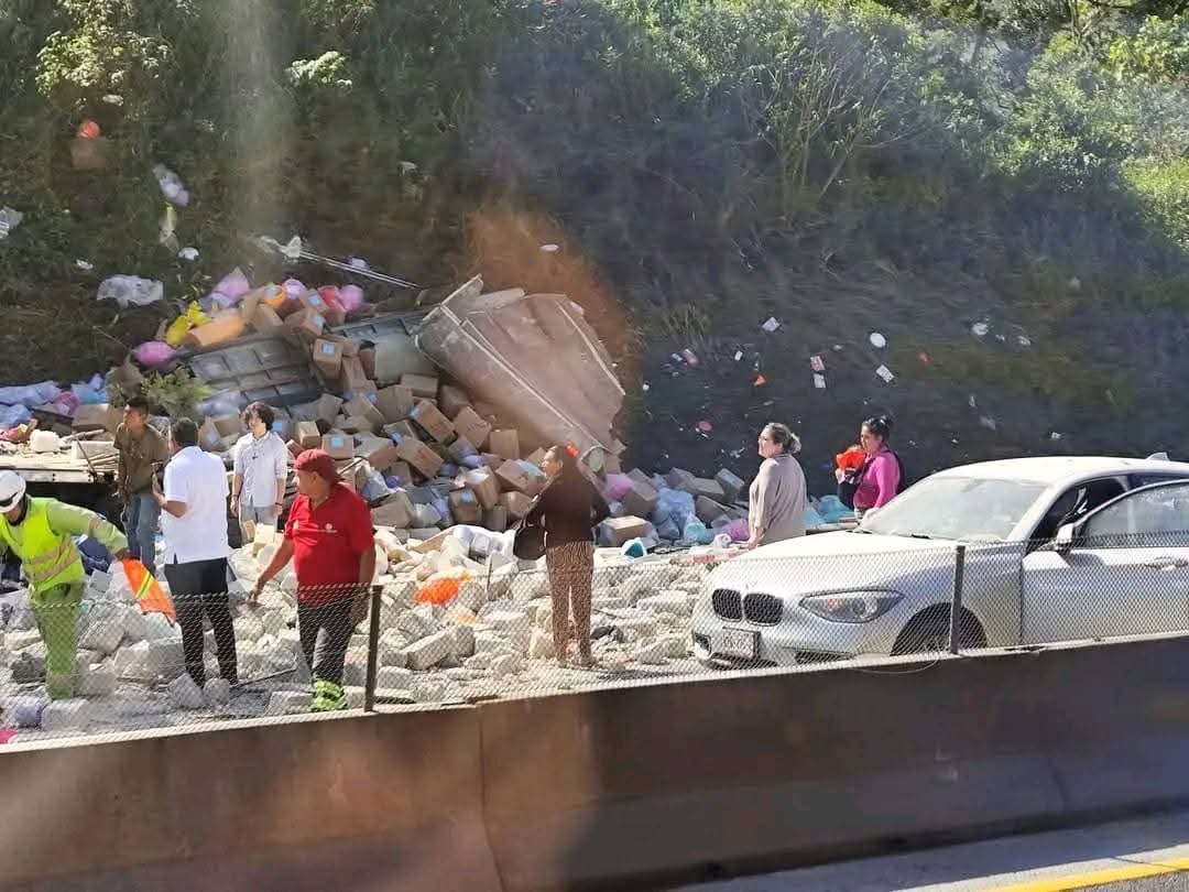 ACCIDENTE MÚLTIPLE DEJA TRES MUERTOS