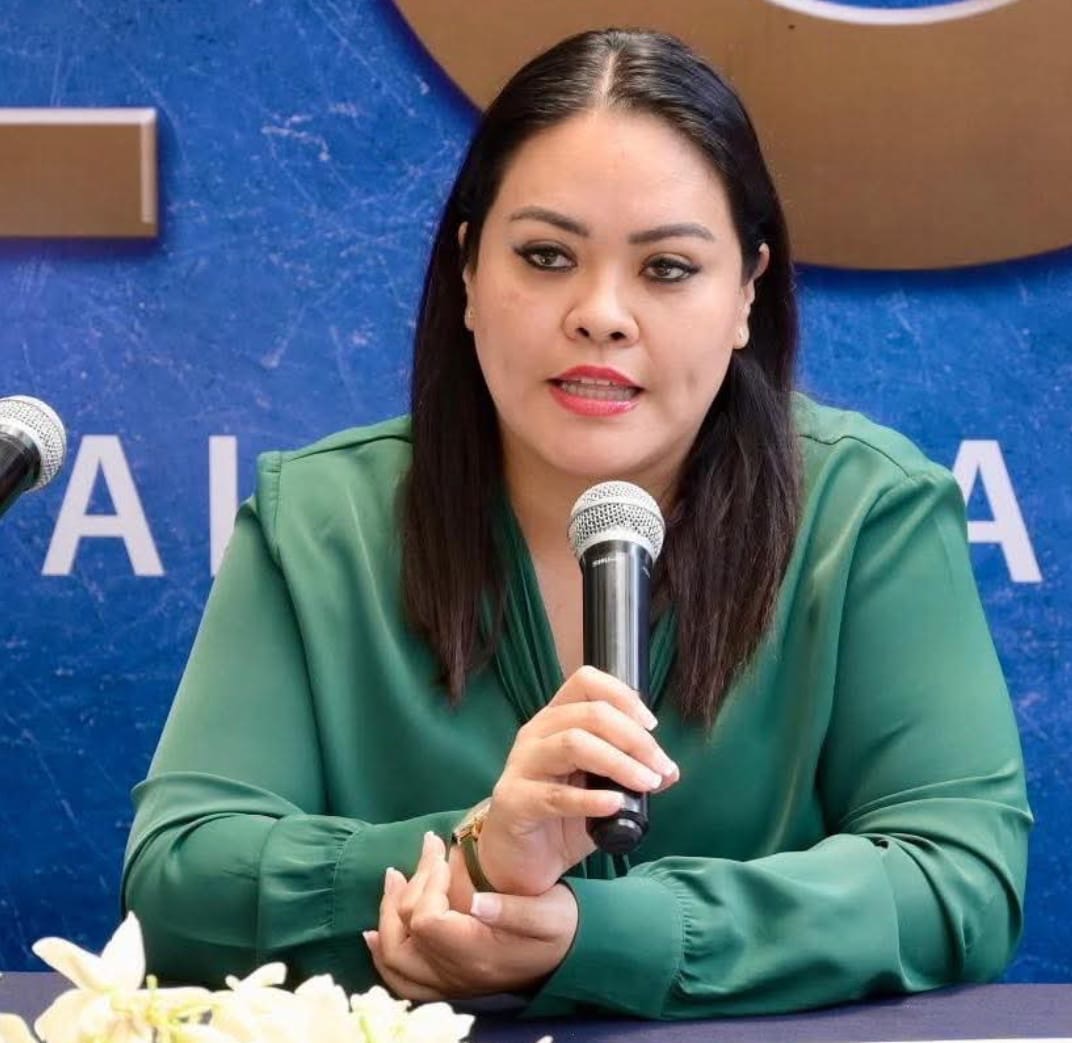 PEDIRÍA VANIA LÓPEZ LICENCIA AL CARGO