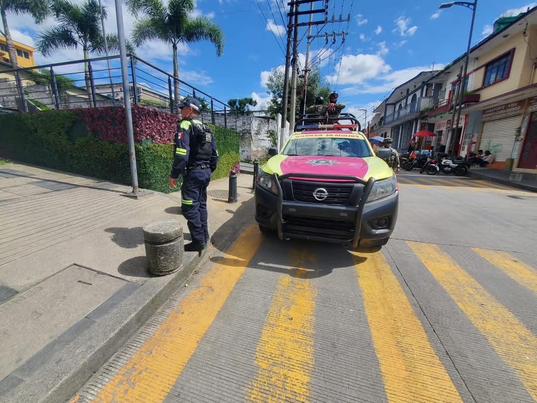 A PUNTA DE PISTOLA DESPOJAN A EMPLEADA DE NÓMINA