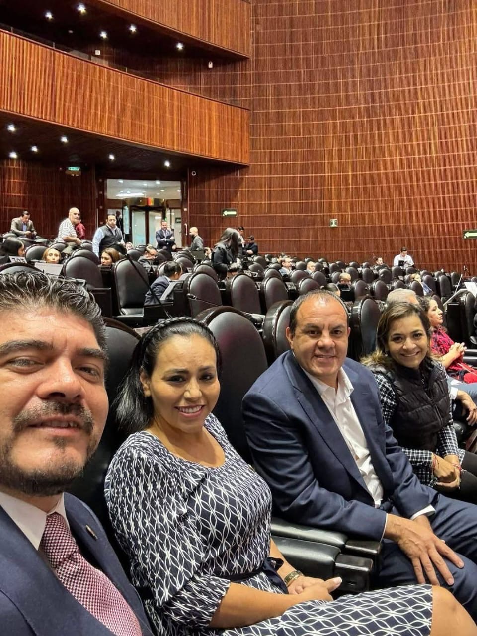 CORINA Y ZENYAZEN ALCAHUETEAN A CUAUHTÉMOC BLANCO