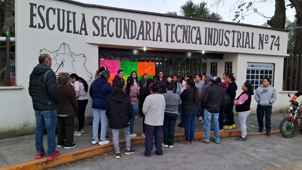 CONFLICTOS ESCOLARES NO DAN TREGUA A CLAUDIA TELLO