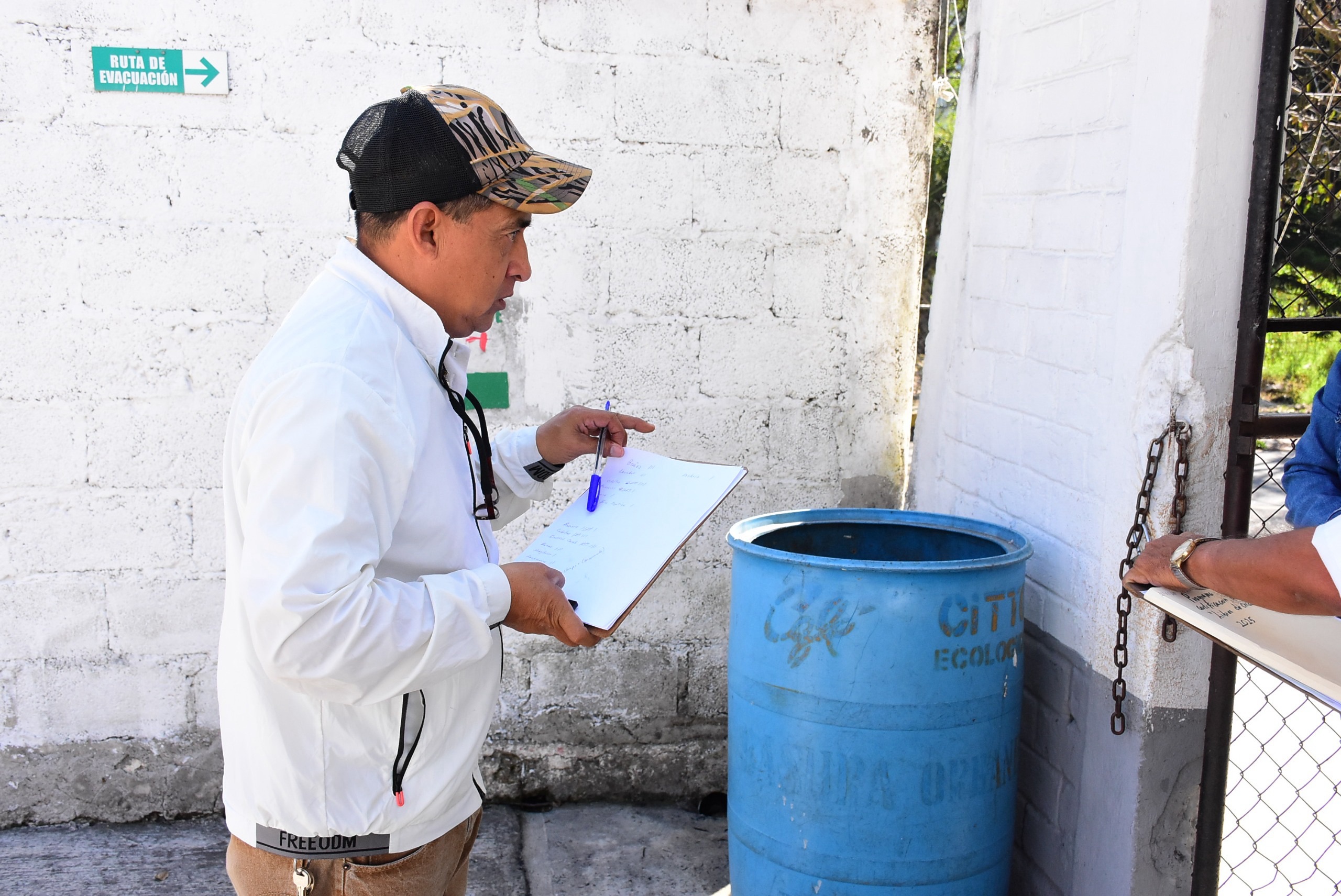 Busca Ayuntamiento tercera certificación de escuelas Libres de Criaderos