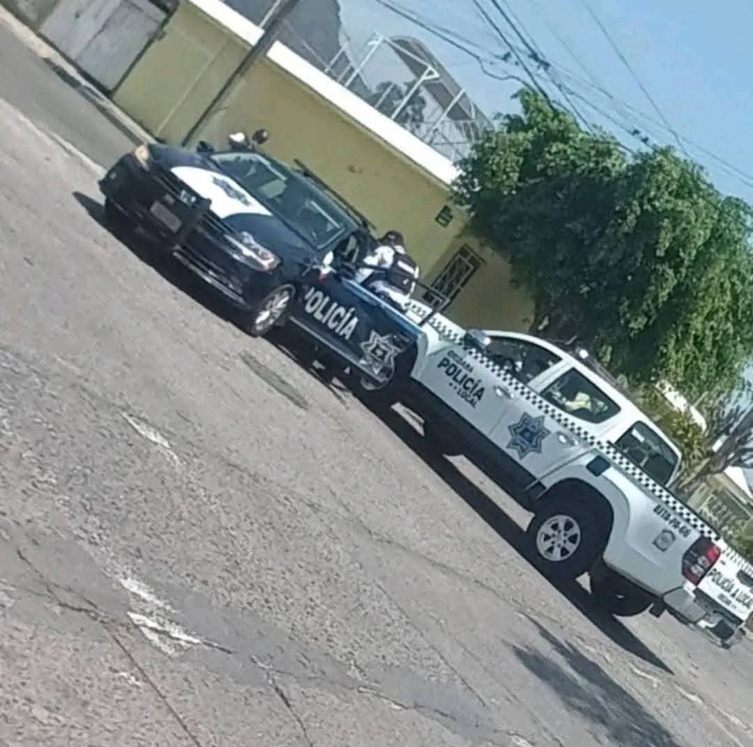 PATRULLEROS PERSEGUÍAN UNIDAD SOSPECHOSA Y CHOCAN