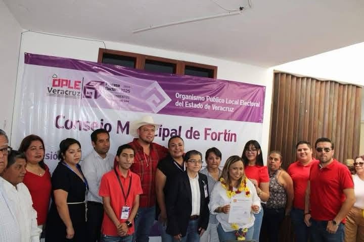 SE LLENA PT DE «CHAPULINES» AHORA «LA ARQUI MONI» ABANDONA A MORENA