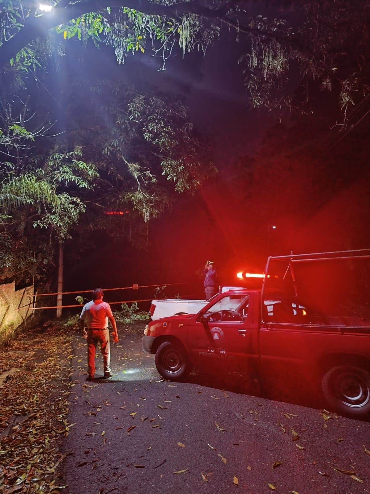 Atiende Protección Civil, Dirección de Servicios Municipales y CASF incidentes ocasionados por tormenta eléctrica