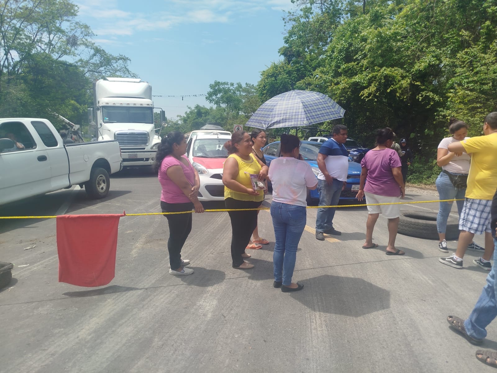 CONTINÚAN PROTESTA CONTRA CFE POR APAGONES