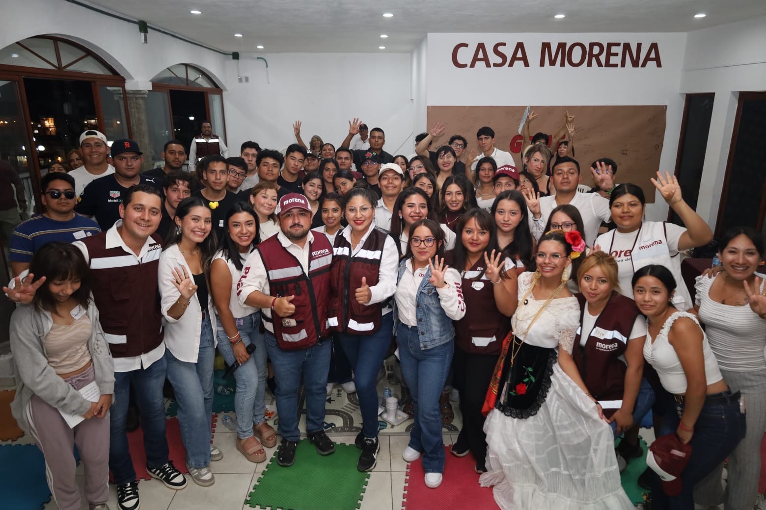 JÓVENES CONFIRMAN SU APOYO PARA POLLOS CHARLY