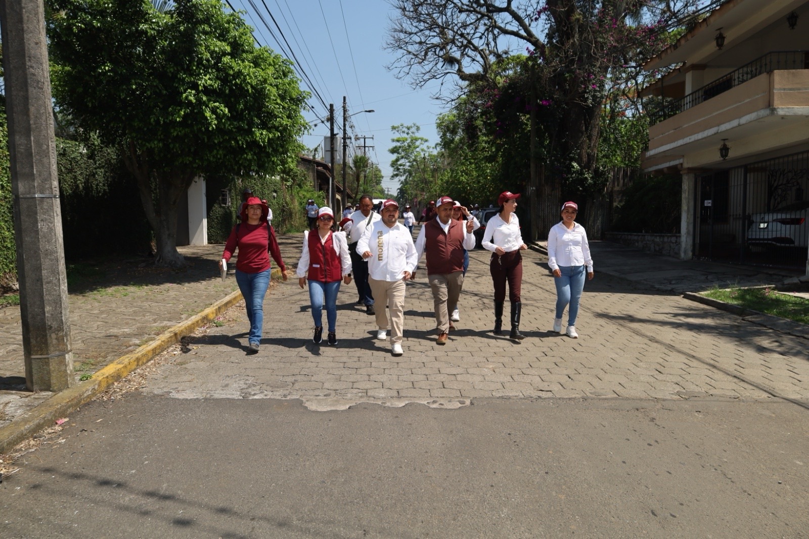 CON MORENA VAMOS A CONTAR CON UNA FARMACIA: POLLOS CHARLY.